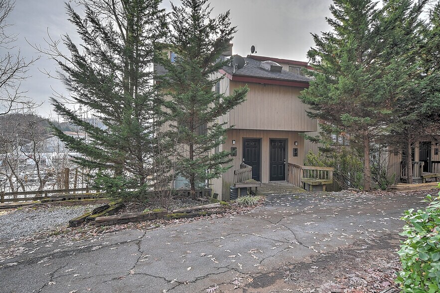 Building Photo - 109 Beechnut St