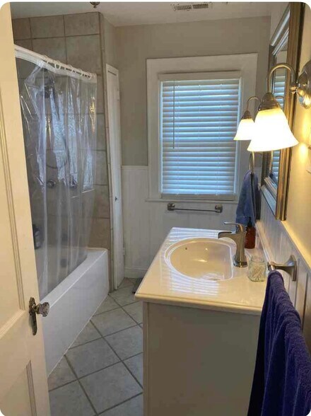 Building Photo - 124 Sheridan Cir