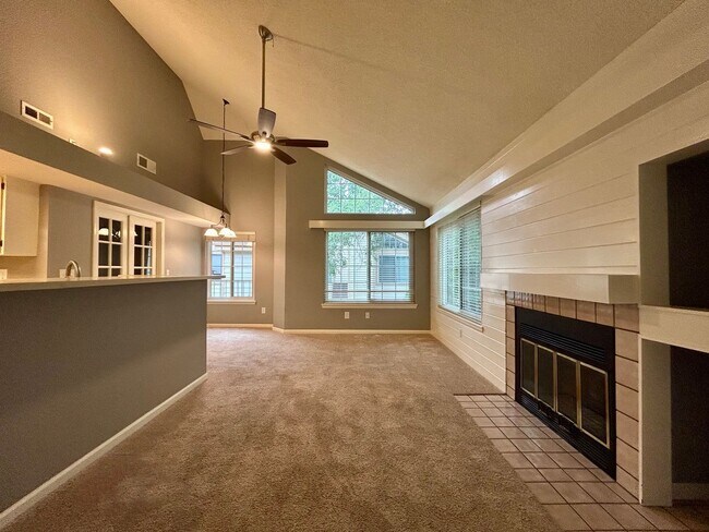 Building Photo - 6054 Gunbarrel Ave