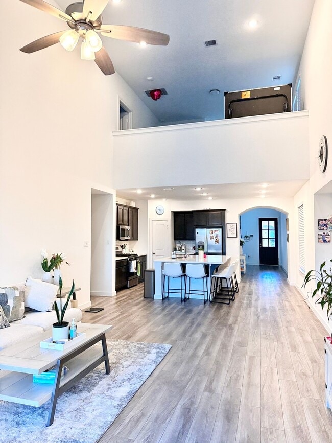 Building Photo - 13110 Blue Flora Dr