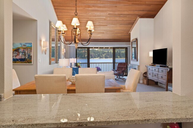 Building Photo - Short Term Lease | 2 Bed, 2 Bath Resort Style Waterview Condo For Rent!