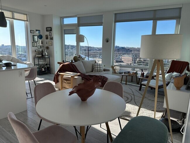 Building Photo - 125 Guest St