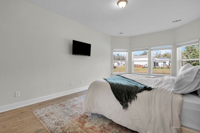 Building Photo - Spacious 5BR/3BA Home with Lagoon View on Quiet Cul-de-Sac!