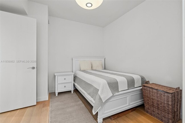 Building Photo - 17001 Collins Ave