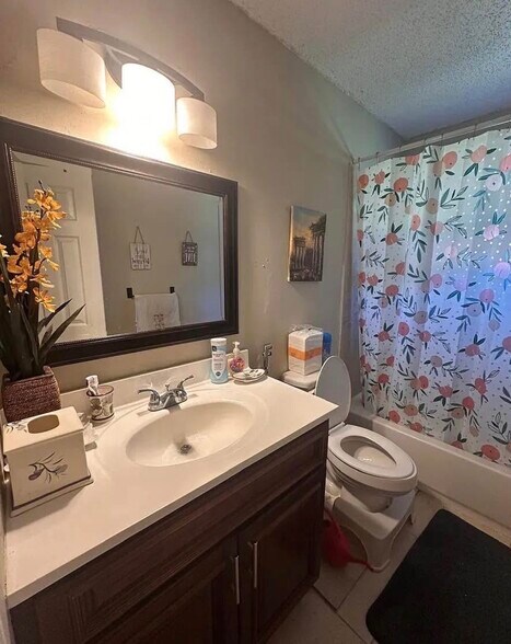 Building Photo - 257 S Fairbairn Dr