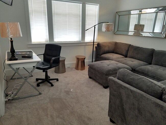 Building Photo - Grand Rapids, MI Downtown 2-Story Victorian-Style Cottage