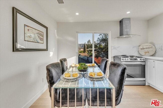 Building Photo - 10347 Hillhaven Ave