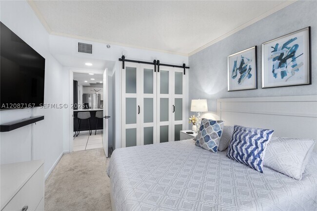Building Photo - 2301 Collins Ave