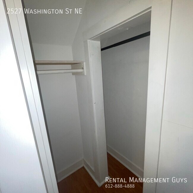 Building Photo - 4 Bedroom Home! Updated Kitchen and Office!