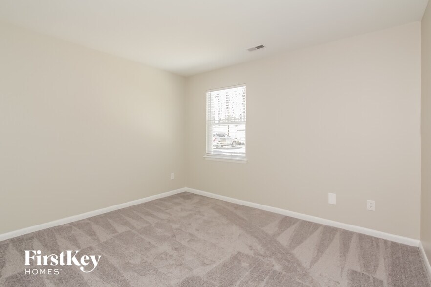 Building Photo - 712 Pennwood Ln