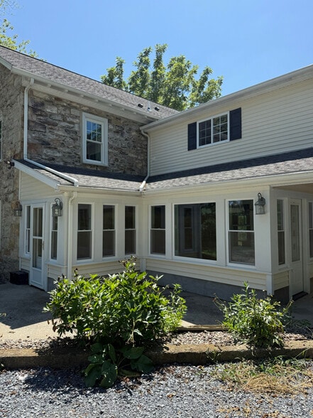 Building Photo - 2637 Mountain Rd