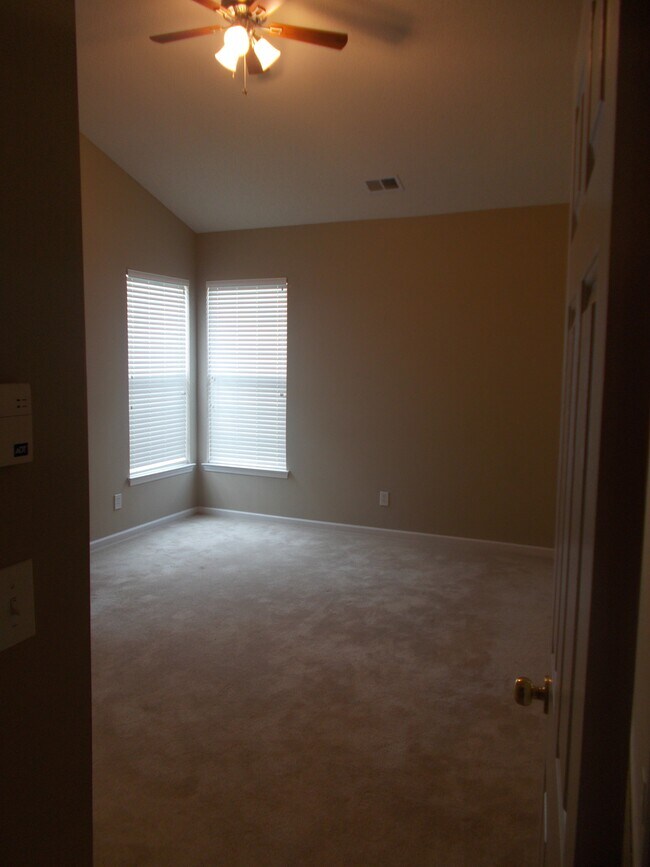 Building Photo - 696 Churchill Downs Dr