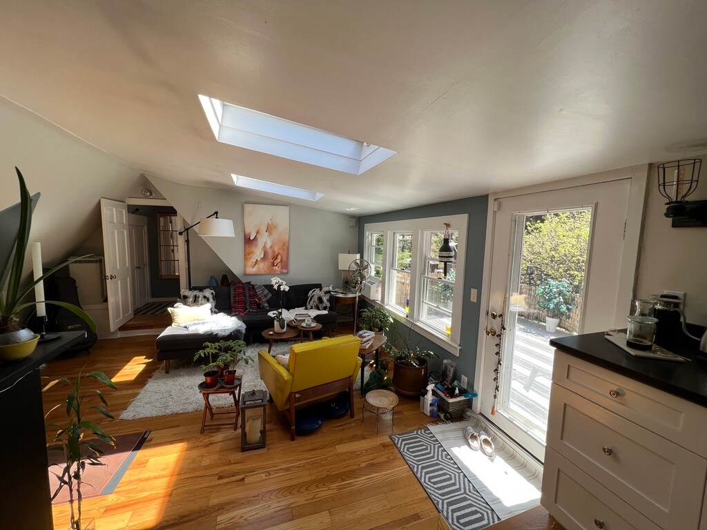 Building Photo - 16 Crooked Mile Rd