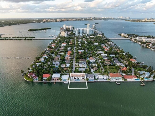 Building Photo - 1331 Bay Terrace