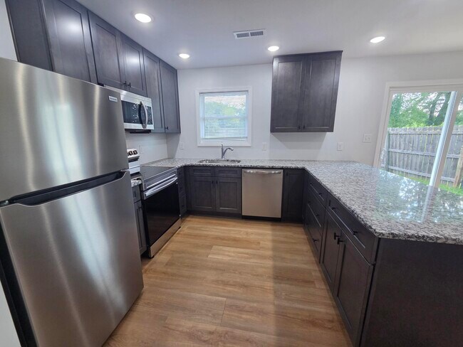 Building Photo - 1352 Canonero Dr