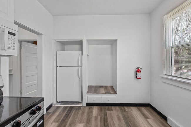 Building Photo - 1615 11th Ave