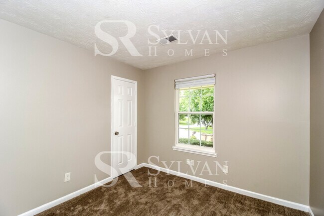 Building Photo - Where Charm Meets Comfort