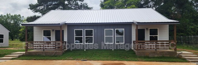 Building Photo - 405 N Logan Ln