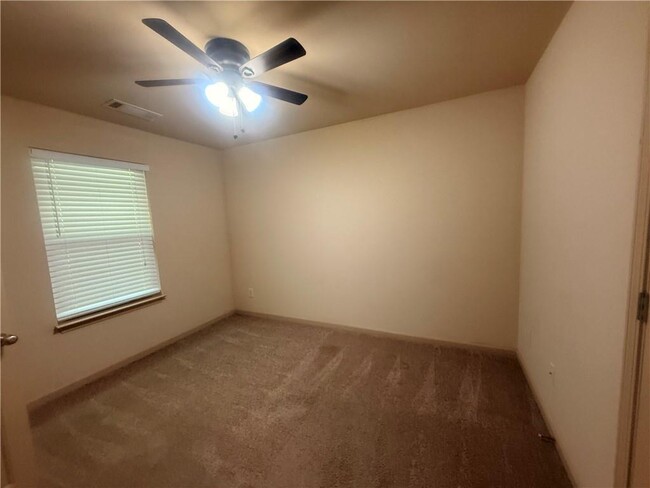 Building Photo - 2722 Haynescrest Dr