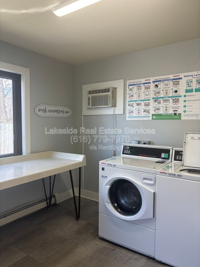 Building Photo - 2908 Earle Ave SW