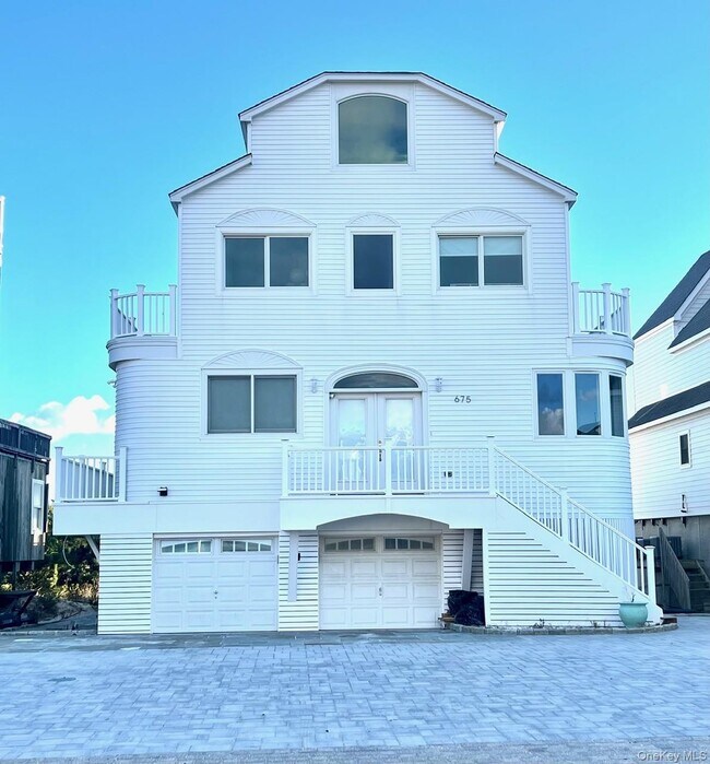 Building Photo - 675 Dune Rd