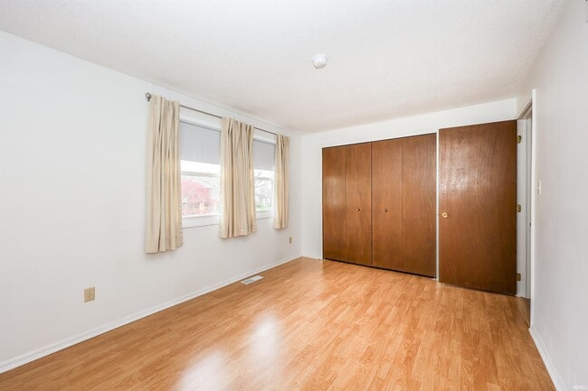 Building Photo - 7104 Tanbark Ln