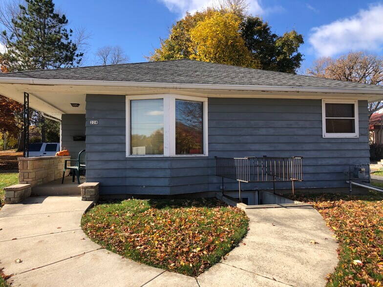 Building Photo - 228 S 4th St