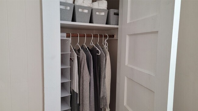 Building Photo - 9835 Willow Creek Commerce Dr