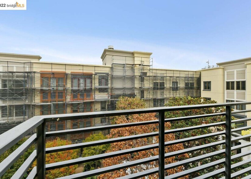 Building Photo - 438 W Grand Ave