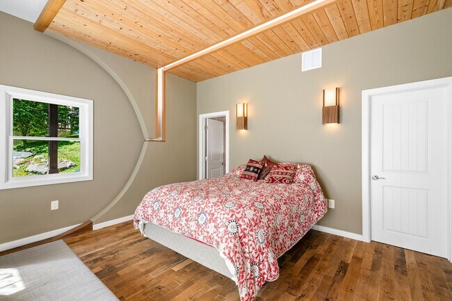 Building Photo - Private Architectural Estate Minutes from Westerly Beaches