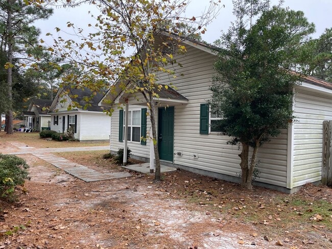 Building Photo - Masonboro Loop Rd | 3 Bedroom, 2 Bath