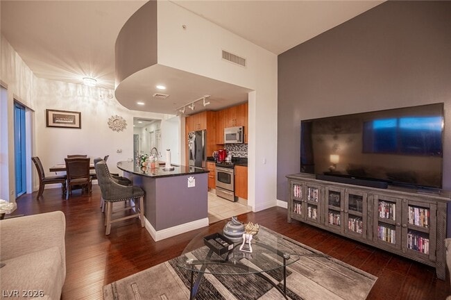 Building Photo - 200 W Sahara Ave