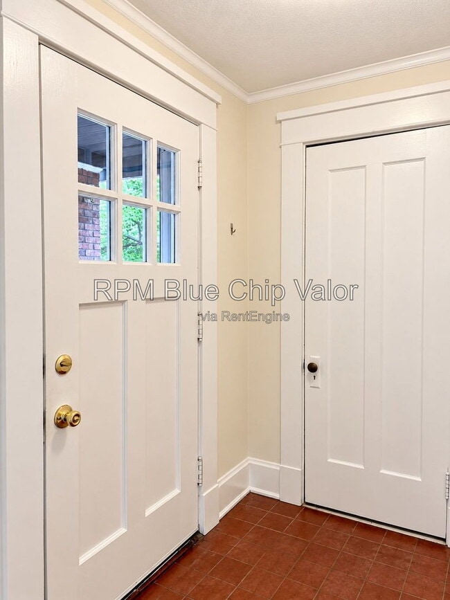 Building Photo - 2515 Hackberry St