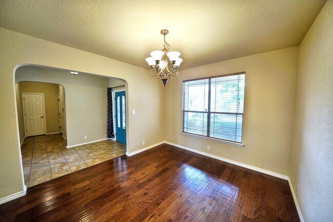 Building Photo - Gorgeous 5-Bedroom, 3.5-Bathroom Home Near...