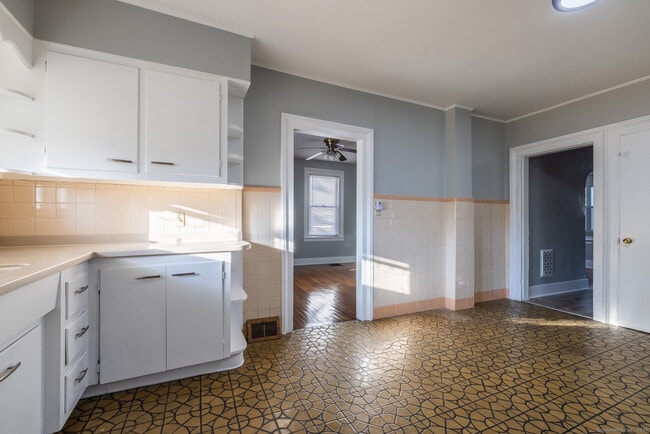 Building Photo - 216 Howard Ave