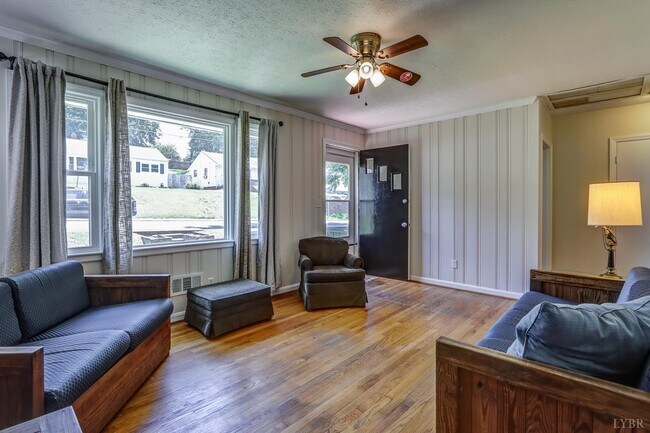 Building Photo - 4605 Greenwood Dr