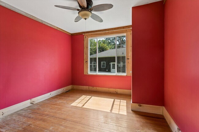 Building Photo - 144 Nelson Dr