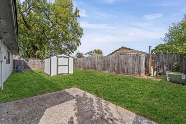 Building Photo - 1506 Leadenhall Cir