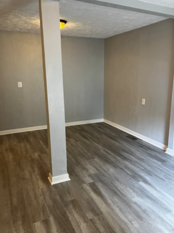 Building Photo - 3300 Meadow Ln