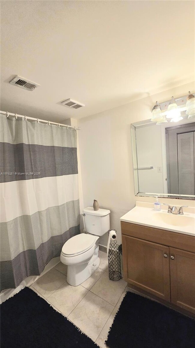 Building Photo - 9999 Summerbreeze Dr