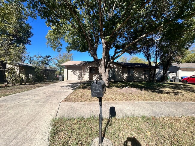 Primary Photo - CUTE 3 BEDROOM HOME FEATURING 2 LIVING ARE...