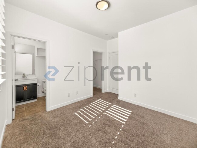 Building Photo - 156 Hass Ln