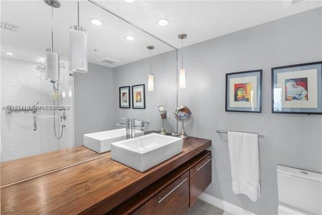 Building Photo - 335 S Biscayne Blvd