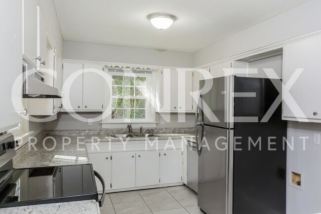 Building Photo - Beautiful 3 bed, 2 bath