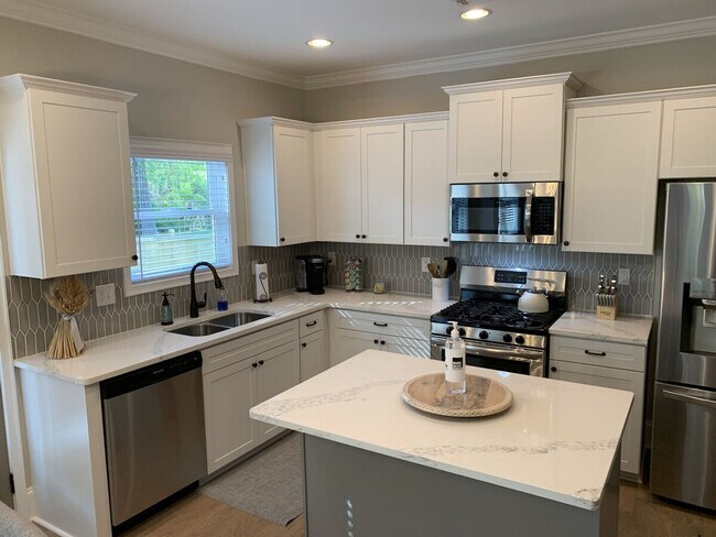 Building Photo - 4230 Old Cherokee St