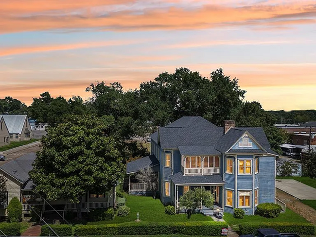 Building Photo - 250 N Main St