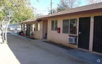 Building Photo - Palmdale 1 + 1