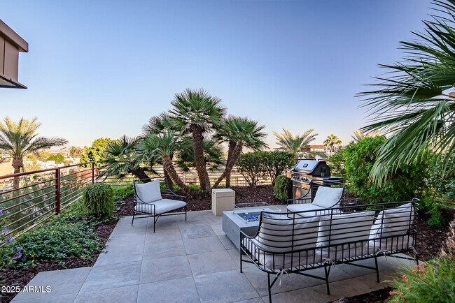 Primary Photo - 7167 E Rancho Vista Dr