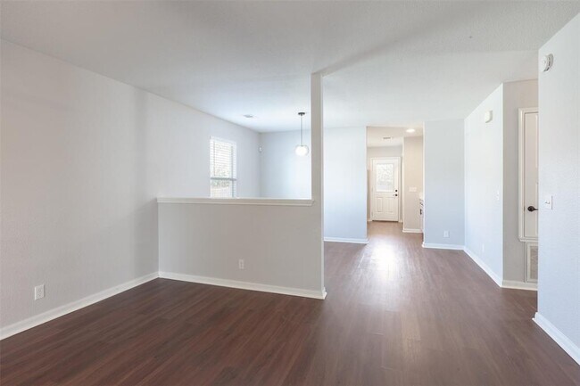Building Photo - 305 Goddard