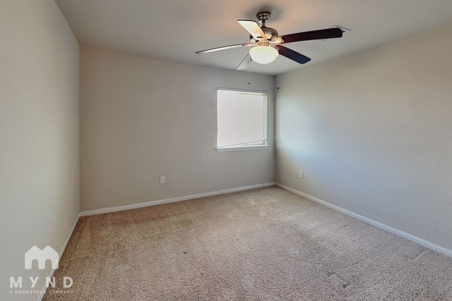 Building Photo - 717 Pinnacle Dr